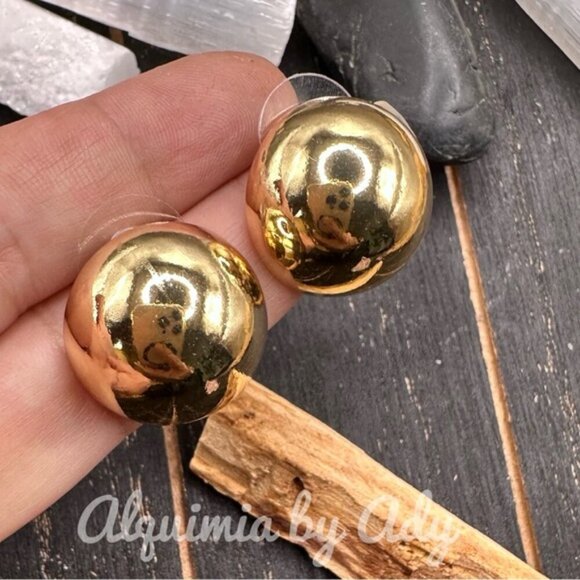 Gold round dome statement earrings - Picture 1 of 1